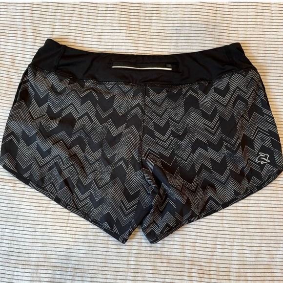 **Rabbit hopper shorts 4 inch size Medium - Picture 3 of 3